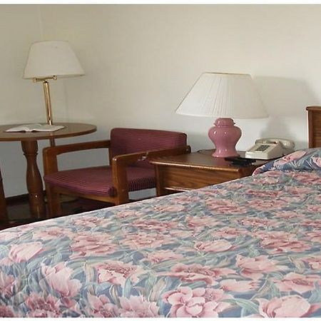 Red Carpet Inn Hillsville Δωμάτιο φωτογραφία
